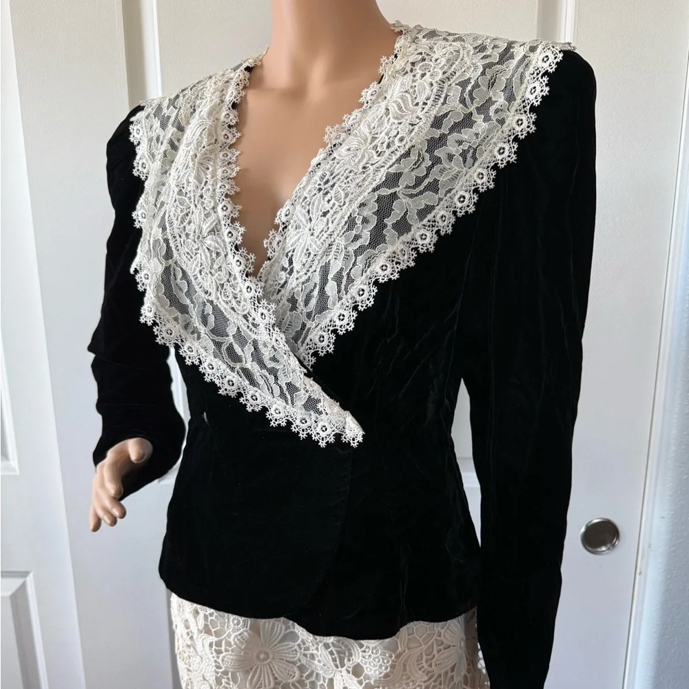 Vintage 90s | Cachet | black with ivory lace collar coquette velvet blazer S 🖤 - Picture 1 of 12